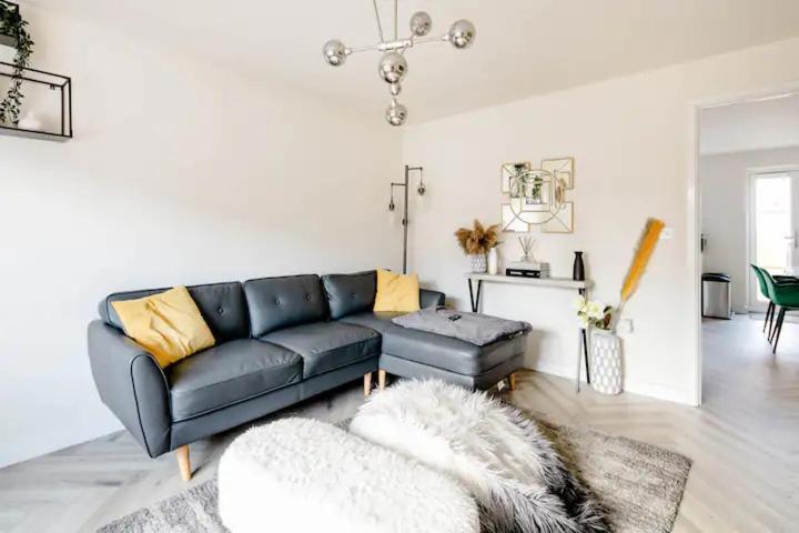 Stunning Private Room In A Home - Bathroom & Parking! Salford  Exterior foto