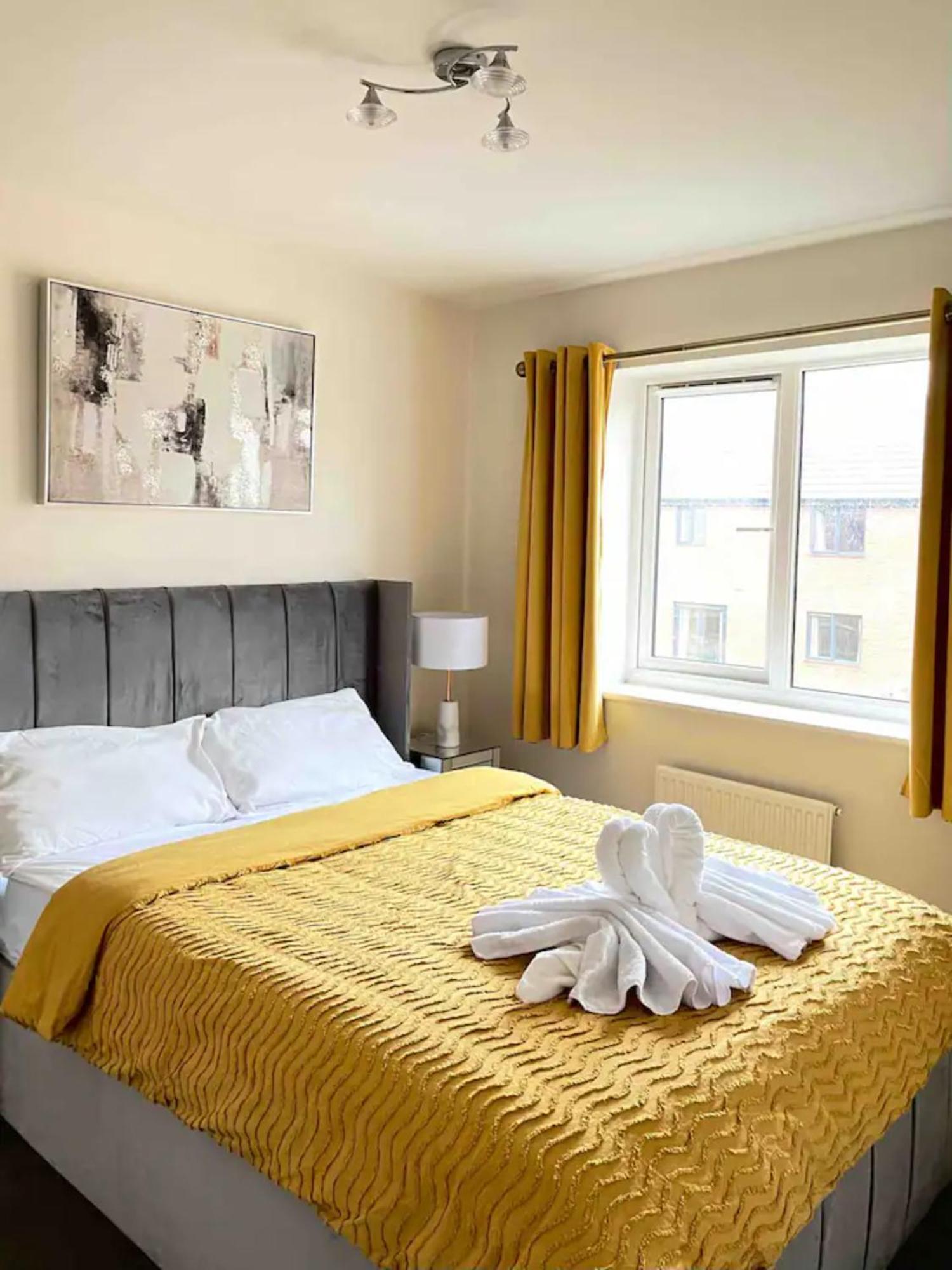 Stunning Private Room In A Home - Bathroom & Parking! Salford  Exterior foto